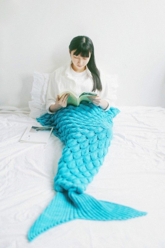 Fish Scale Mermaid Knit Blanket